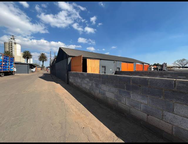 150M² WORKSHOP TO LET IN VULCANIA